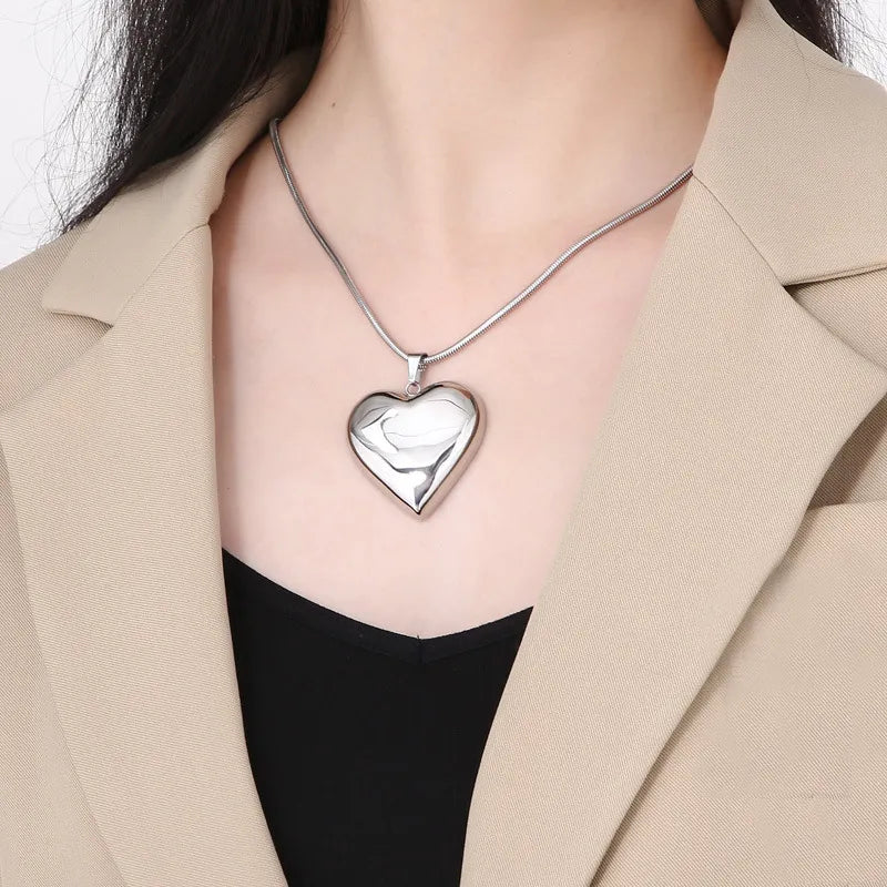 Hollow Heart Pendant Necklace – Gold & Silver