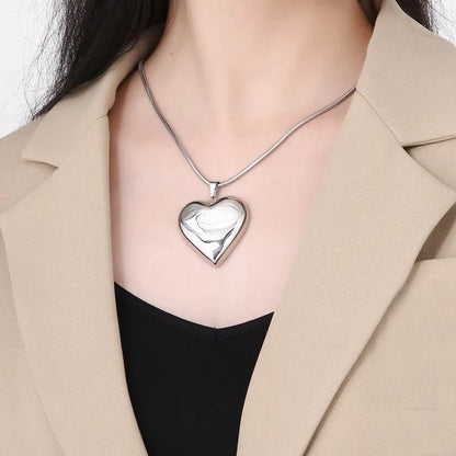 Hollow Heart Pendant Necklace – Gold & Silver