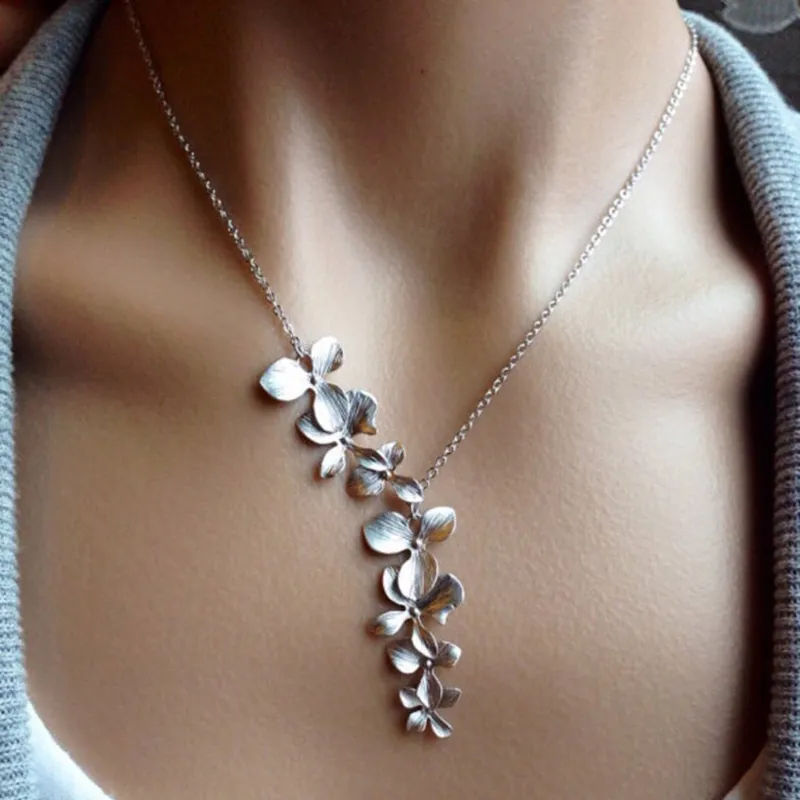 Vintage Silver Flower Necklace-Lydieannejewelry